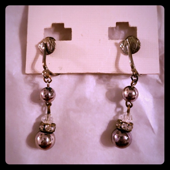 Vintage Jewelry - Vintage gunmetal rhinestone clip dangle  earrings